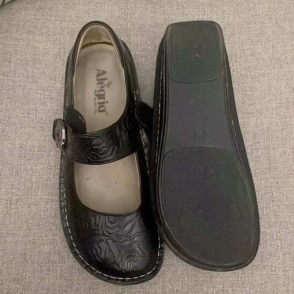 EUC Women's Alegria Paloma Mary Jane Embossed Rose Black Leather Shoes Sz 38W - Picture 3 of 3